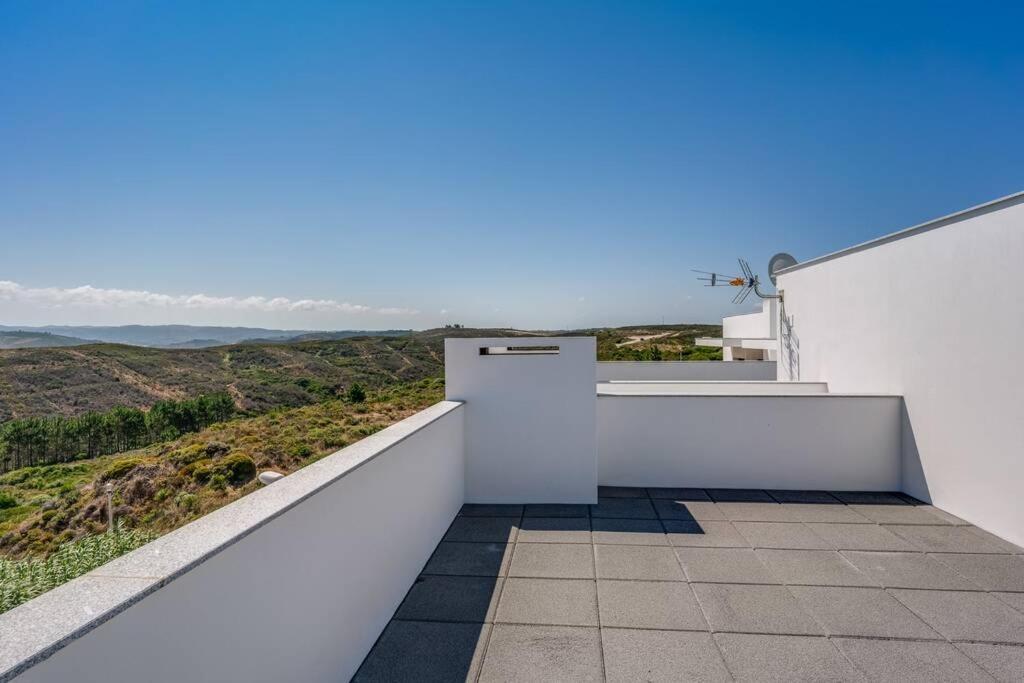 Happiness Apartment - 2Bedroom Apt In Aljezur Exterior photo