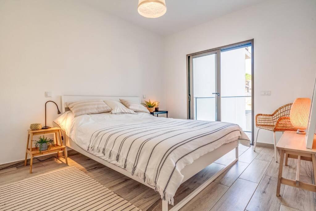 Happiness Apartment - 2Bedroom Apt In Aljezur Exterior photo